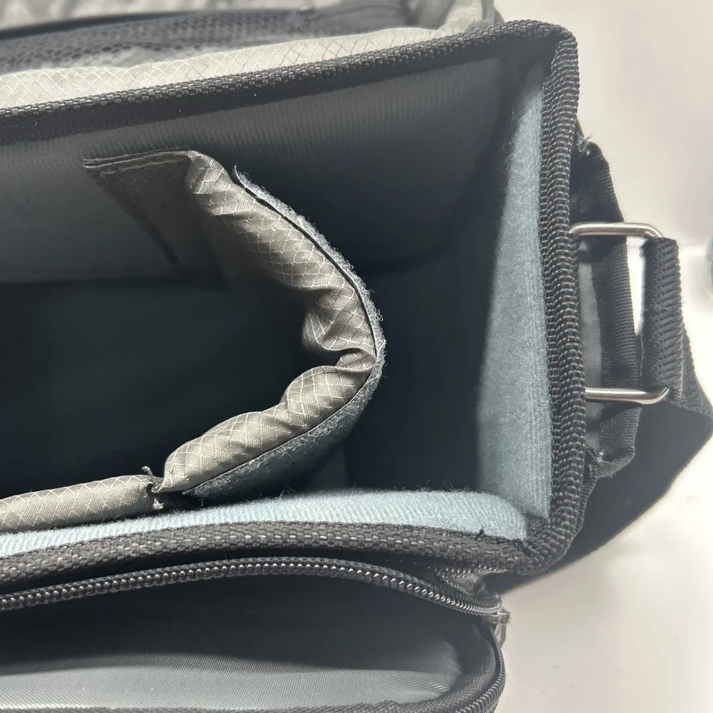 Genuine Nikon DSLR Accessory Bag With Shoulder Straps Excellent Condition